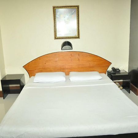 Paragon Suites Cebu Stadt Exterior foto