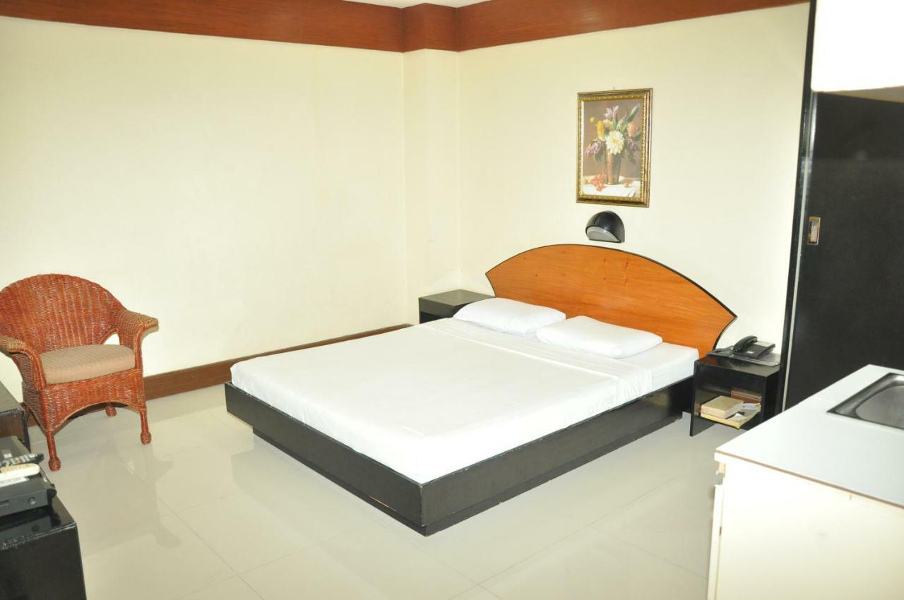 Paragon Suites Cebu Stadt Exterior foto